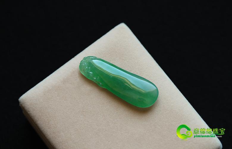 緬甸老坑冰種天然滿(mǎn)綠翡翠A貨玉福瓜掛件-福祿壽