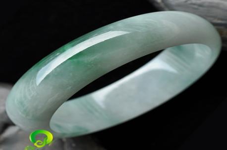 伊人嬌媚緬甸白底青翡翠手鐲內(nèi)徑53MM