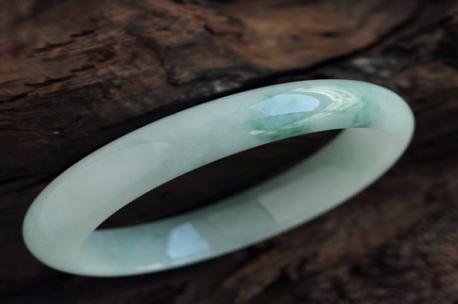 明艷動(dòng)人天然老坑A貨冰糯種翡翠手鐲 內(nèi)徑56.5mm（有紋）