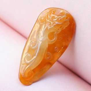 龍戰(zhàn)玄黃天然緬甸翡翠老坑A貨冰種黃翡草龍掛件