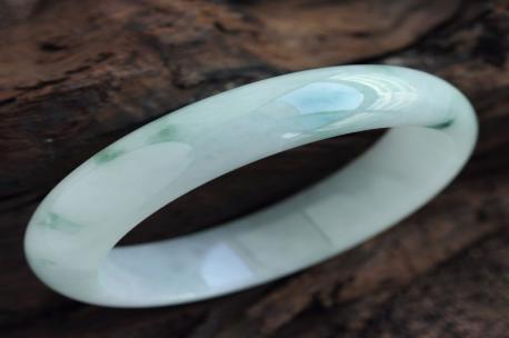 清新動(dòng)人天然緬甸A貨翡翠冰糯種翡翠手鐲 內(nèi)徑58.5mm